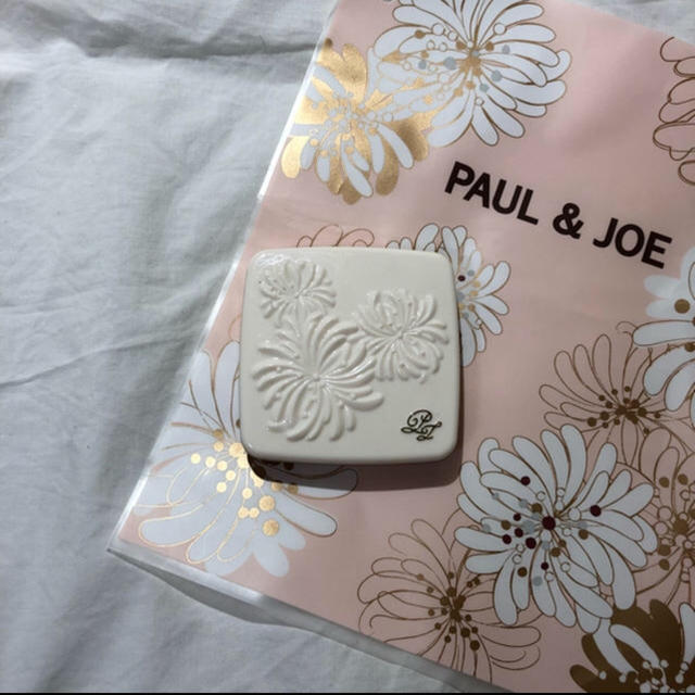 PAUL & JOE(ポールアンドジョー)のチークカラー コスメ/美容のベースメイク/化粧品(チーク)の商品写真
