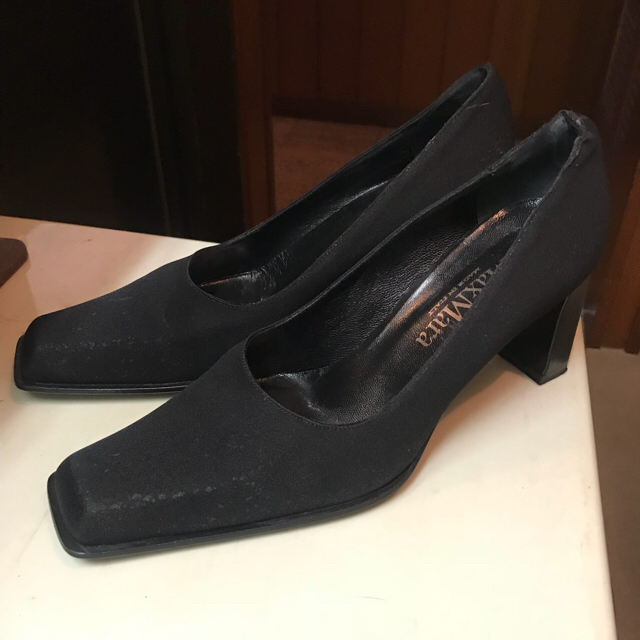 Max Mara(マックスマーラ)の［専用］MaxMara 黒ハイヒール 23.5cm レディースの靴/シューズ(ハイヒール/パンプス)の商品写真