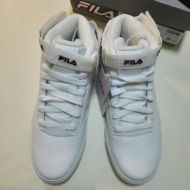 FILA(フィラ)の新品未使用★FILAハイカットシューズ★レディース23.5  US6.5ホワイト レディースの靴/シューズ(スニーカー)の商品写真