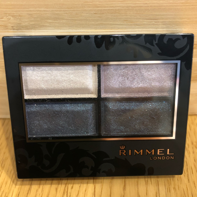 RIMMEL(リンメル)の[値下げしました] リンメル ロイヤルヴィンテージ アイズ アーバンナイトブルー コスメ/美容のベースメイク/化粧品(アイシャドウ)の商品写真