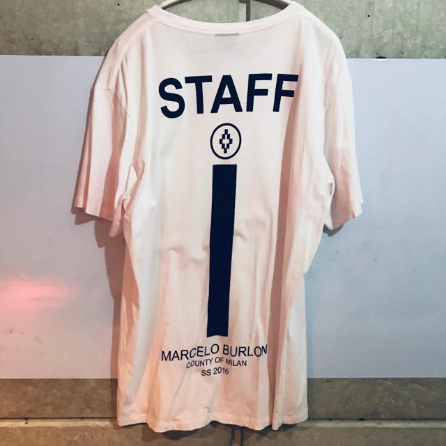 MARCELO BURLON(マルセロブロン)の公式オンライン完売 MARCELO BURLON STAFF T-SHIRT メンズのトップス(Tシャツ/カットソー(半袖/袖なし))の商品写真