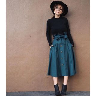 綺麗なお姉さんのエイミーイストワール大人可愛いリボンスカート