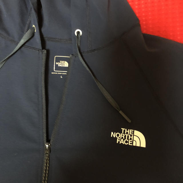 THE NORTH FACE(ザノースフェイス)のお値下げリクエストあり。ノースフェイス定番パーカー メンズのトップス(パーカー)の商品写真