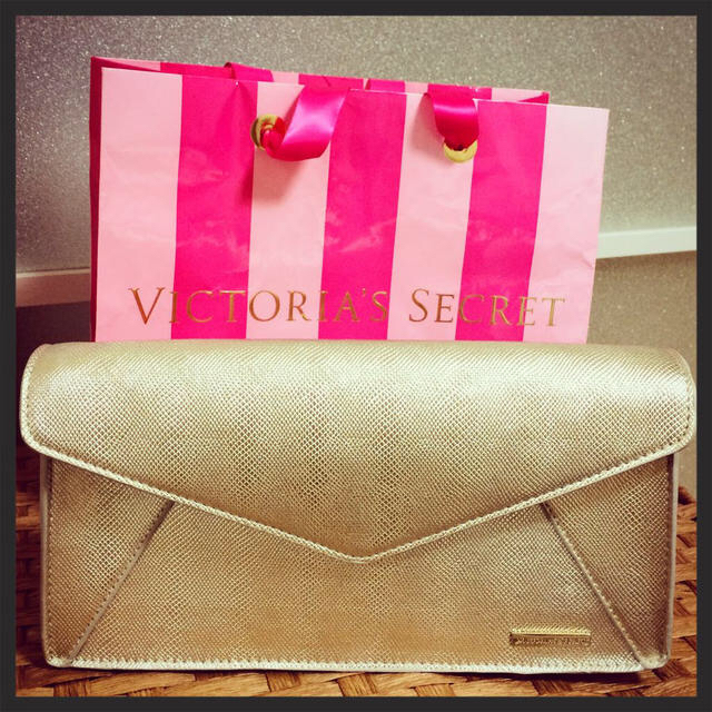 Victoria's Secret(ヴィクトリアズシークレット)のビクトリアシークレット★クラッチバッグ レディースのバッグ(クラッチバッグ)の商品写真