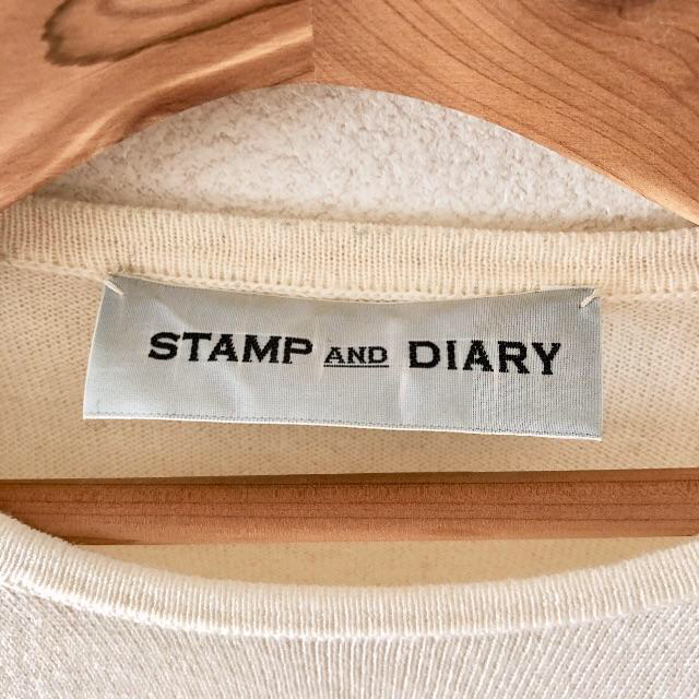 【STAMP AND DIARY】クルーネックニット　ホワイト　F レディースのトップス(ニット/セーター)の商品写真