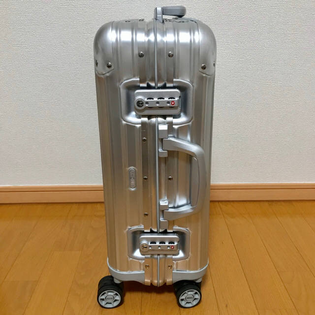 RIMOWA(リモワ)のまきちゃん様専用 リモワ トパーズ マルチホイール シルバー 32l メンズのバッグ(トラベルバッグ/スーツケース)の商品写真