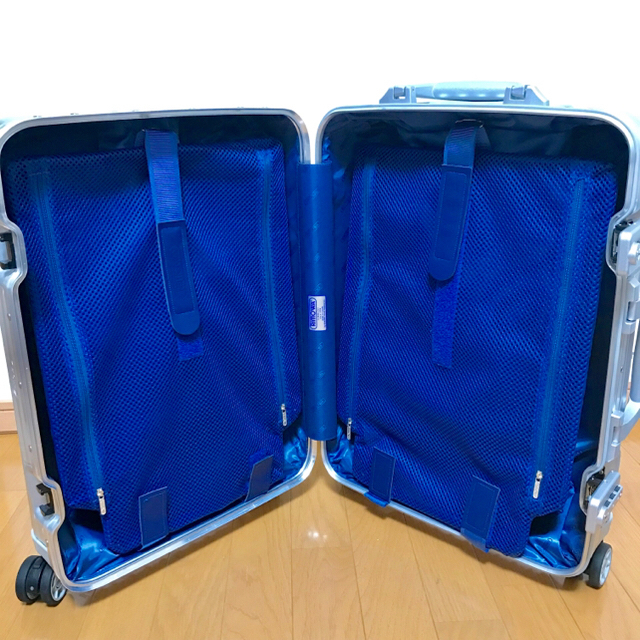 RIMOWA(リモワ)のまきちゃん様専用 リモワ トパーズ マルチホイール シルバー 32l メンズのバッグ(トラベルバッグ/スーツケース)の商品写真