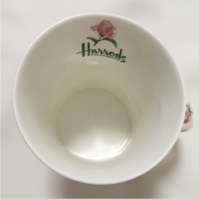 Harrods(ハロッズ)のハロッズ マグカップ 薔薇 ローズ柄 インテリア/住まい/日用品のキッチン/食器(グラス/カップ)の商品写真