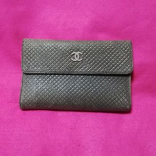 シャネル(CHANEL)の【シャネル】型押し3つ折り財布(財布)