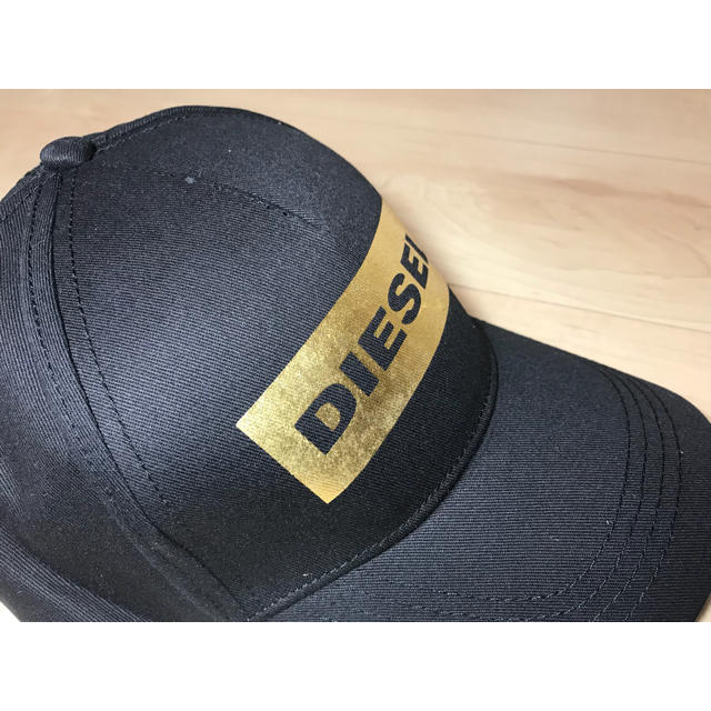 DIESEL(ディーゼル)のSale【新品】DIESEL ディーゼル キャップ 帽子 ブラック×ロゴゴールド メンズの帽子(キャップ)の商品写真