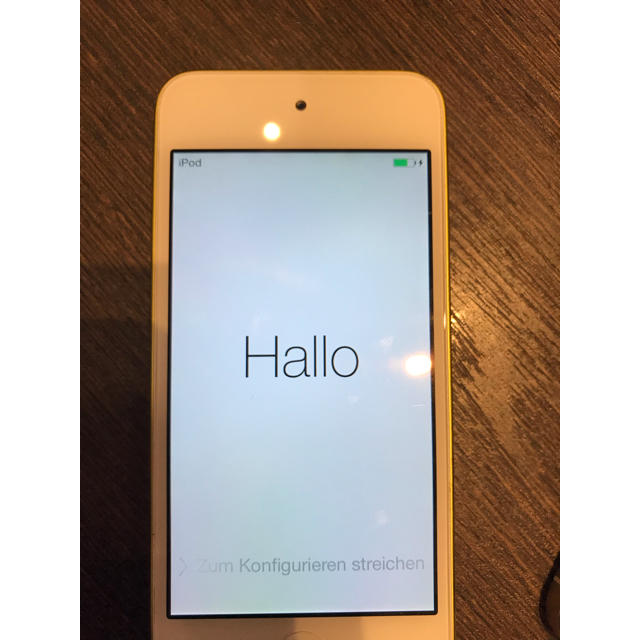 iPod touch(アイポッドタッチ)のiPod touch32GB（第5世代）中古 本体のみ スマホ/家電/カメラのオーディオ機器(ポータブルプレーヤー)の商品写真