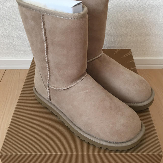 新品未使用UGGクラシックショート - www.glycoala.com