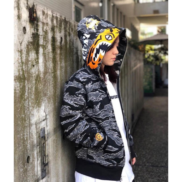 未使用　A BATHING APE　AKB48　コラボパーカー