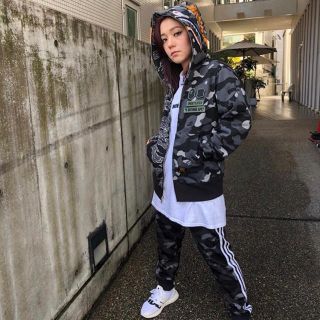 Bape × UNDEFEATED コラボパーカーLサイズ