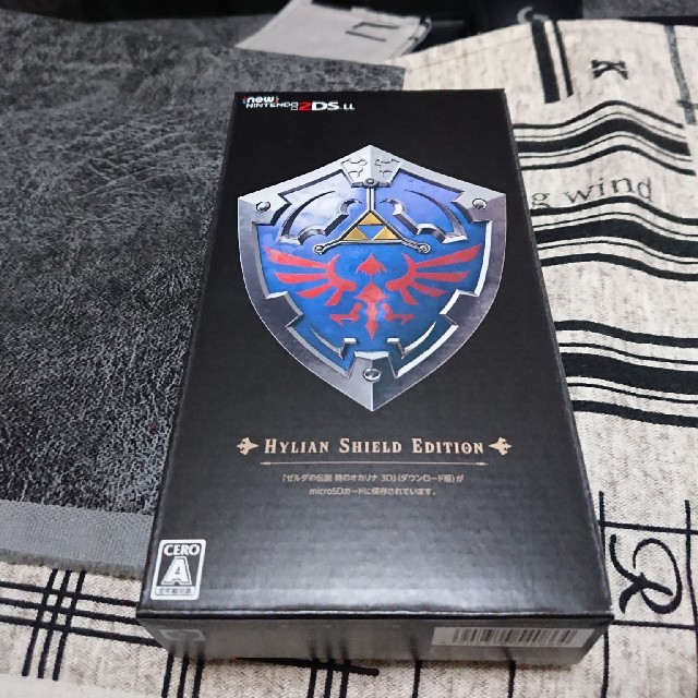 NEW 2DSLL ゼルダ HYLIAN SHIELD EDITION