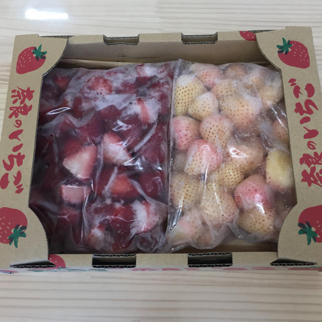 値下げ❗️奈良県産 紅白 冷凍苺 淡雪  古都華 食品/飲料/酒の食品(フルーツ)の商品写真