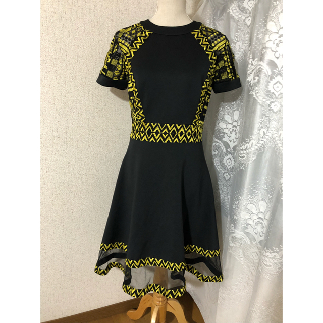 TADASHI SHOJI(タダシショウジ)の新同 タダシショージ ワンピース ドレス　フレア　ネオプレン素材 レディースのワンピース(ひざ丈ワンピース)の商品写真