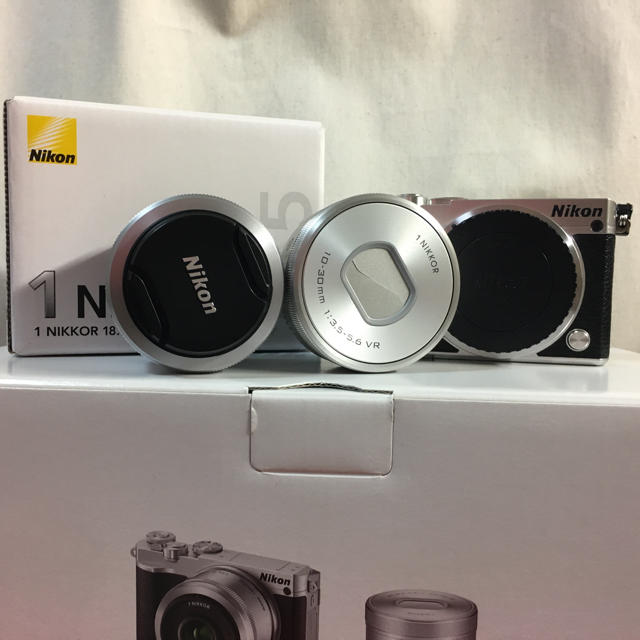 Nikon ミラーレス一眼 Nikon1 J5 ダブルレンズキット シルバーカメラ