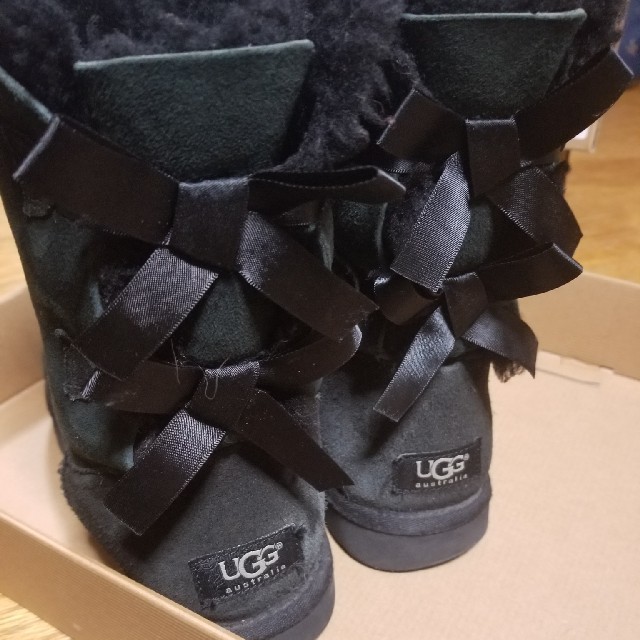 UGG(アグ)のUGG アグ ベイリーボウ ブラック　サイズ8 レディースの靴/シューズ(ブーツ)の商品写真