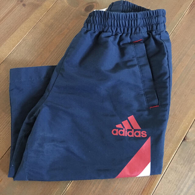 adidas(アディダス)の子供アディダスハーフパンツ キッズ/ベビー/マタニティのキッズ服男の子用(90cm~)(パンツ/スパッツ)の商品写真