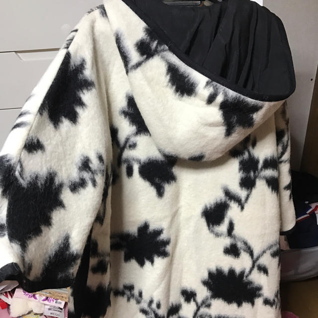 ZARA(ザラ)のザラ 牛柄 コート レディースのジャケット/アウター(ロングコート)の商品写真
