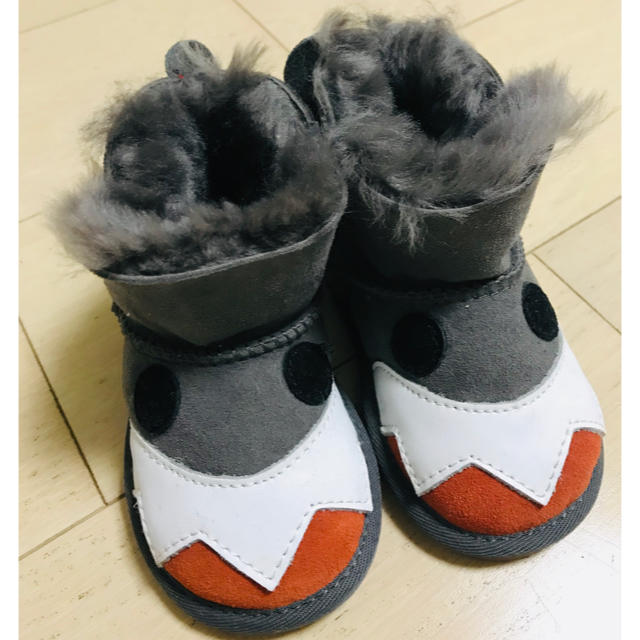 UGG(アグ)のUGGキッズムートン キッズ/ベビー/マタニティのキッズ靴/シューズ(15cm~)(ブーツ)の商品写真