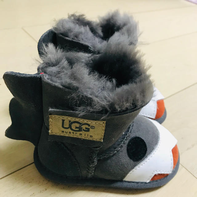 UGG(アグ)のUGGキッズムートン キッズ/ベビー/マタニティのキッズ靴/シューズ(15cm~)(ブーツ)の商品写真