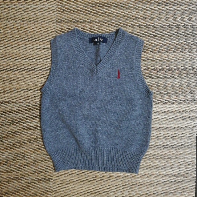 EASTBOY(イーストボーイ)のEASTBOY  ベスト キッズ/ベビー/マタニティのキッズ服男の子用(90cm~)(ニット)の商品写真