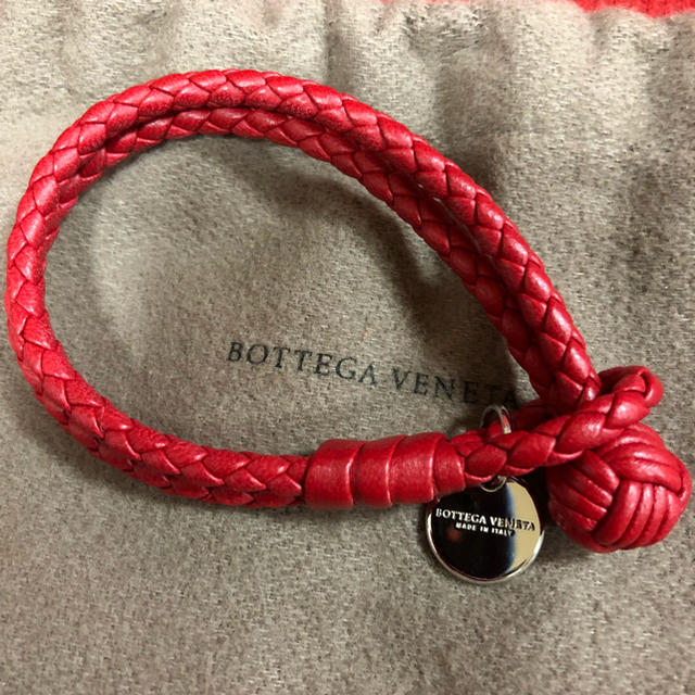 Bottega Veneta(ボッテガヴェネタ)の(美品)ボッテガ ブレスレット 赤 レディースのアクセサリー(ブレスレット/バングル)の商品写真