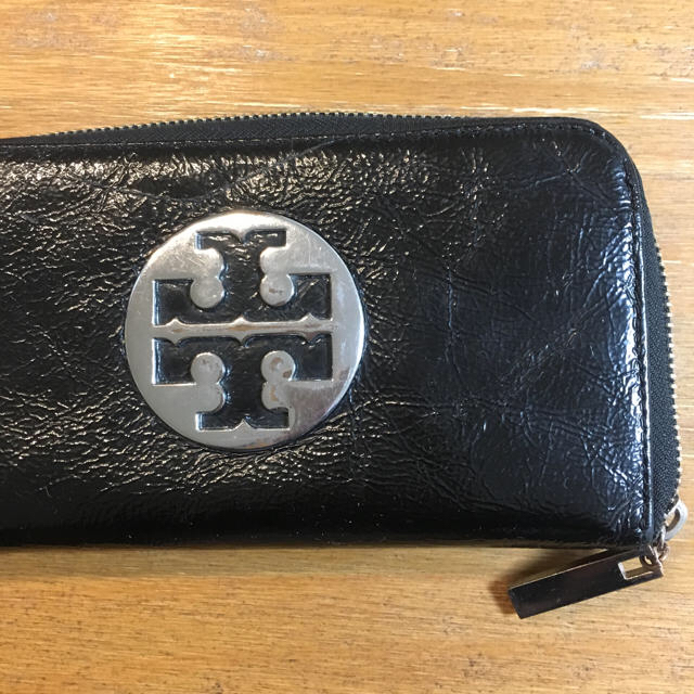 Tory Burch(トリーバーチ)のトリーバーチ 長財布 エナメル 黒 レディースのファッション小物(財布)の商品写真