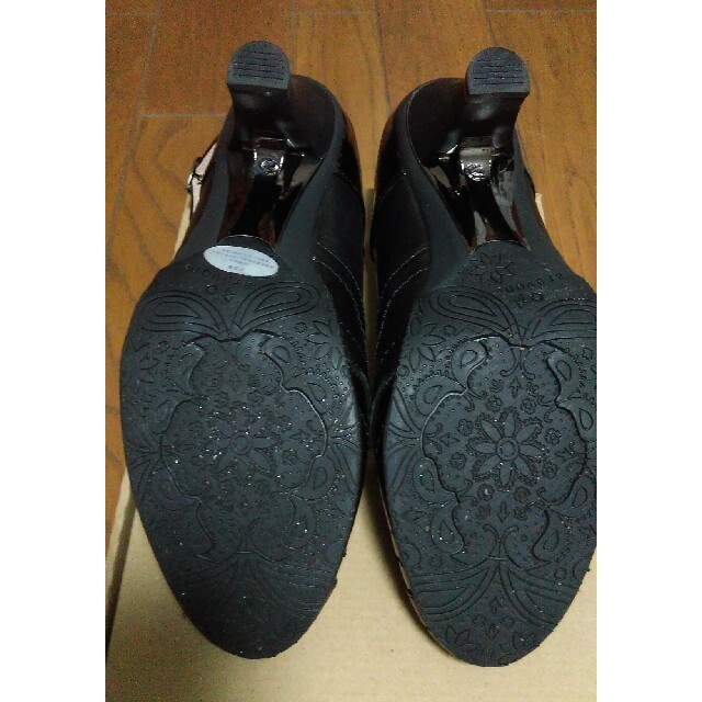 Aravon(アラヴォン)のAravon 黒ストラップパンプス　23センチ  レディースの靴/シューズ(ハイヒール/パンプス)の商品写真