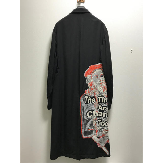 Yohji Yamamoto(ヨウジヤマモト)のyohjiyamamoto ヨウジヤマモト 17aw 刺繍コート メンズのジャケット/アウター(チェスターコート)の商品写真