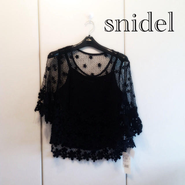 SNIDEL(スナイデル)の新品タグ付き♡フラワー刺繍レースカット レディースのトップス(カットソー(半袖/袖なし))の商品写真