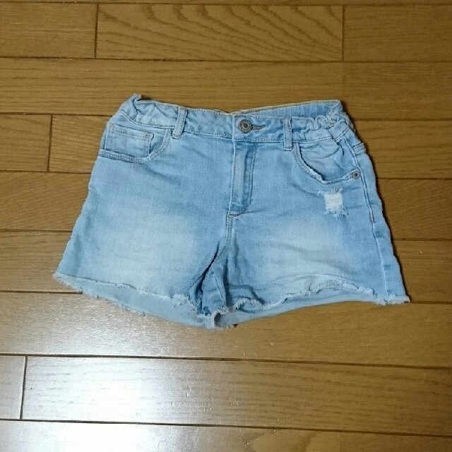 ZARA KIDS(ザラキッズ)のZARA ダメージショートパンツ レディースのパンツ(ショートパンツ)の商品写真