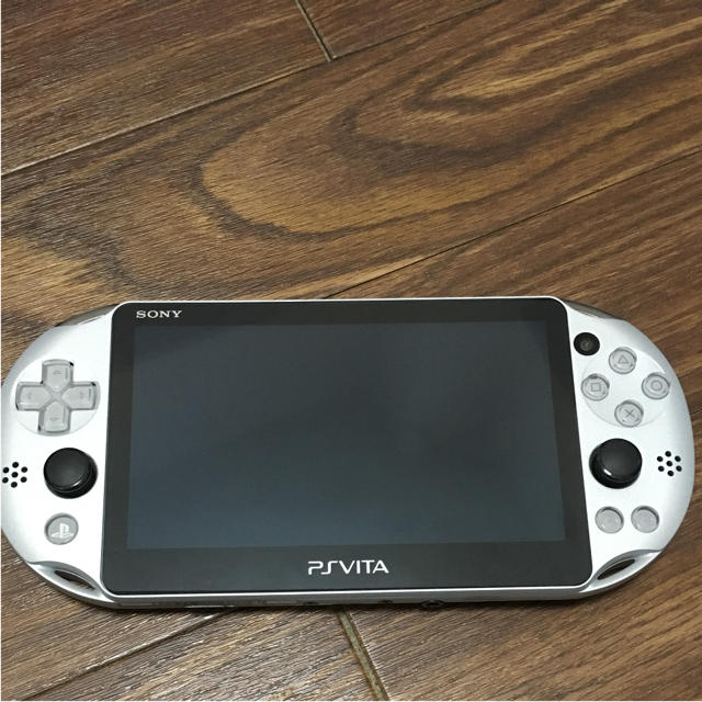 PlayStation Vita(プレイステーションヴィータ)のPlayStationVita PCH-2000シリーズ Wi-Fiモデル エンタメ/ホビーのゲームソフト/ゲーム機本体(携帯用ゲーム機本体)の商品写真