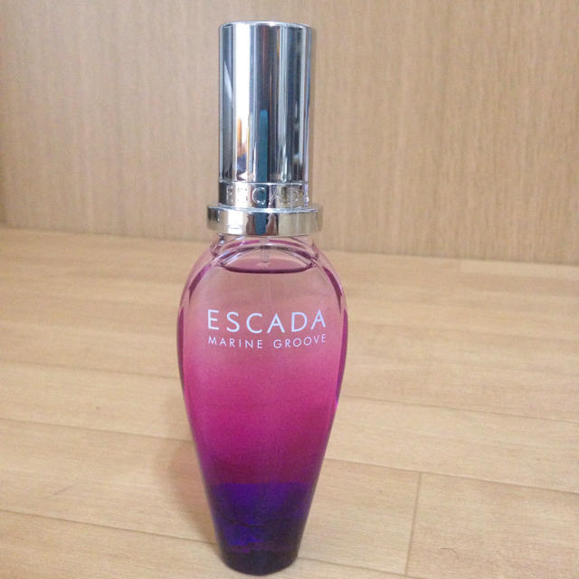 ESCADA(エスカーダ)の新品未使用 ESCADA マリングルーヴ 30ml 希少品 コスメ/美容の香水(香水(女性用))の商品写真