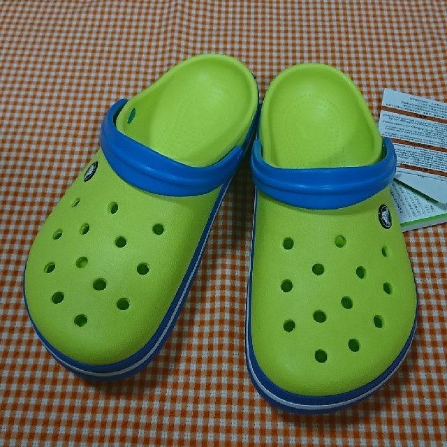 crocs(クロックス)のクロックス clocband テニスボールグリーン&オーシャン M7W9 メンズの靴/シューズ(サンダル)の商品写真