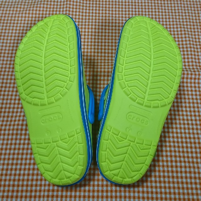 crocs(クロックス)のクロックス clocband テニスボールグリーン&オーシャン M7W9 メンズの靴/シューズ(サンダル)の商品写真