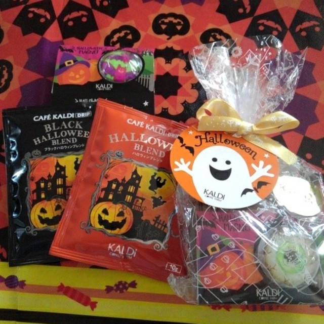 KALDI(カルディ)のHalloween kALDI マグネット付きクッキー&ドリップコーヒー 食品/飲料/酒の飲料(その他)の商品写真