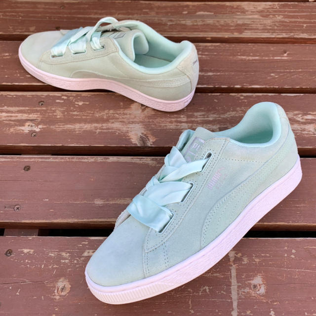 PUMA(プーマ)の美品23.5 PUMA SUEDE  HEARTプーマ スエード ハートW680 レディースの靴/シューズ(スニーカー)の商品写真