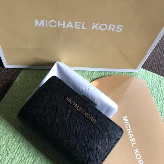 (新品)MICHAEL KORS 二つ折り財布