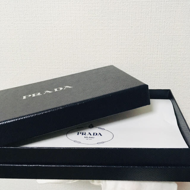 PRADA(プラダ)の最終値下げ！PRADA財布 「サフィアーノ 」カーフ（牛革）長財布 新品未使用 レディースのファッション小物(財布)の商品写真