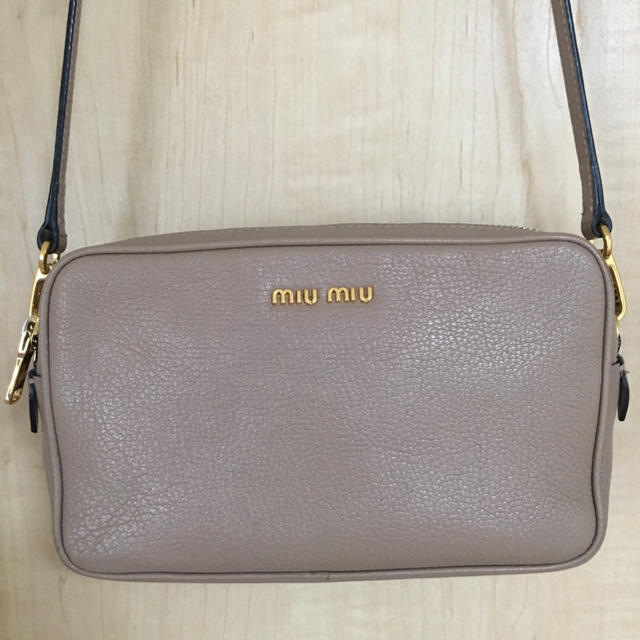 miumiu ショルダーバッグ