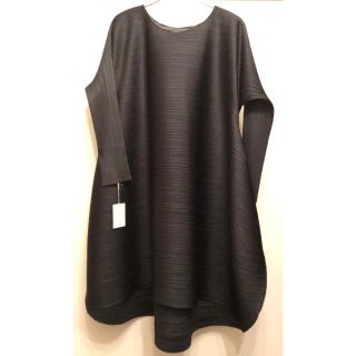 イッセイミヤケ(ISSEY MIYAKE)の新品 未使用【プリーツプリーズ】チュニック(チュニック)