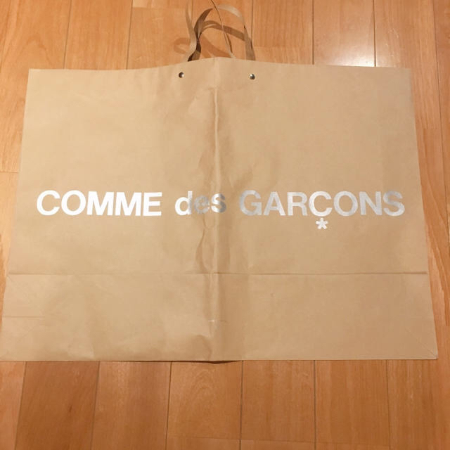 COMME des GARCONS(コムデギャルソン)のコム・デ・ギャルソンの紙袋 レディースのバッグ(ショップ袋)の商品写真