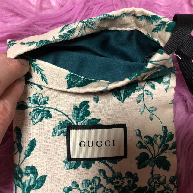 Gucci(グッチ)のGUCCI  布 ポーチ  レア品 レディースのファッション小物(ポーチ)の商品写真