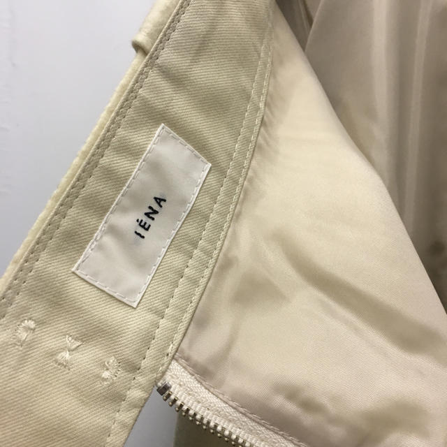 IENA(イエナ)の完売 IENA イエナ ハード圧縮フレアスカート オフホワイト ナチュラル レディースのスカート(ロングスカート)の商品写真