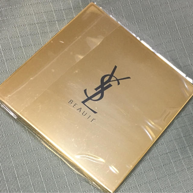 Yves Saint Laurent Beaute(イヴサンローランボーテ)の非売品  YSL☆イヴサンローラン  ミラー 鏡 ノベルティ レディースのファッション小物(ミラー)の商品写真