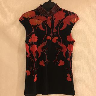 ヴィヴィアンタム(VIVIENNE TAM)の【美品】VIVIENNETAM ノースリーブトップス(カットソー(半袖/袖なし))