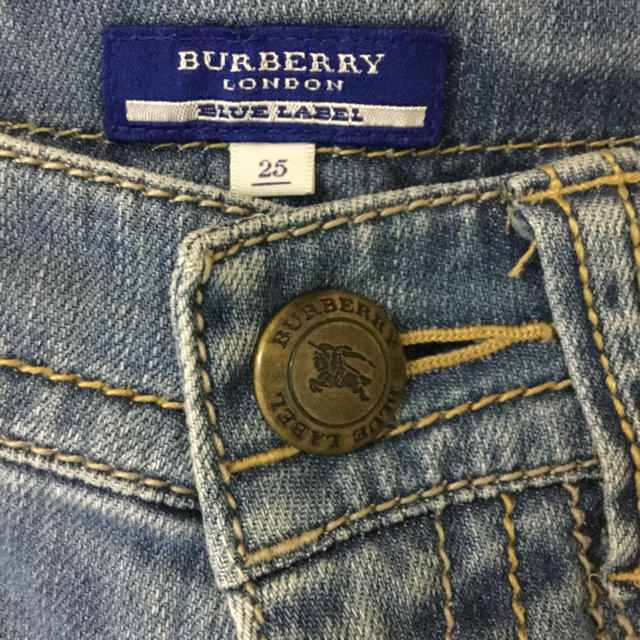 BURBERRY(バーバリー)のBurberry Blue Label ダメージ加工ストレッチクロップドデニム レディースのパンツ(デニム/ジーンズ)の商品写真